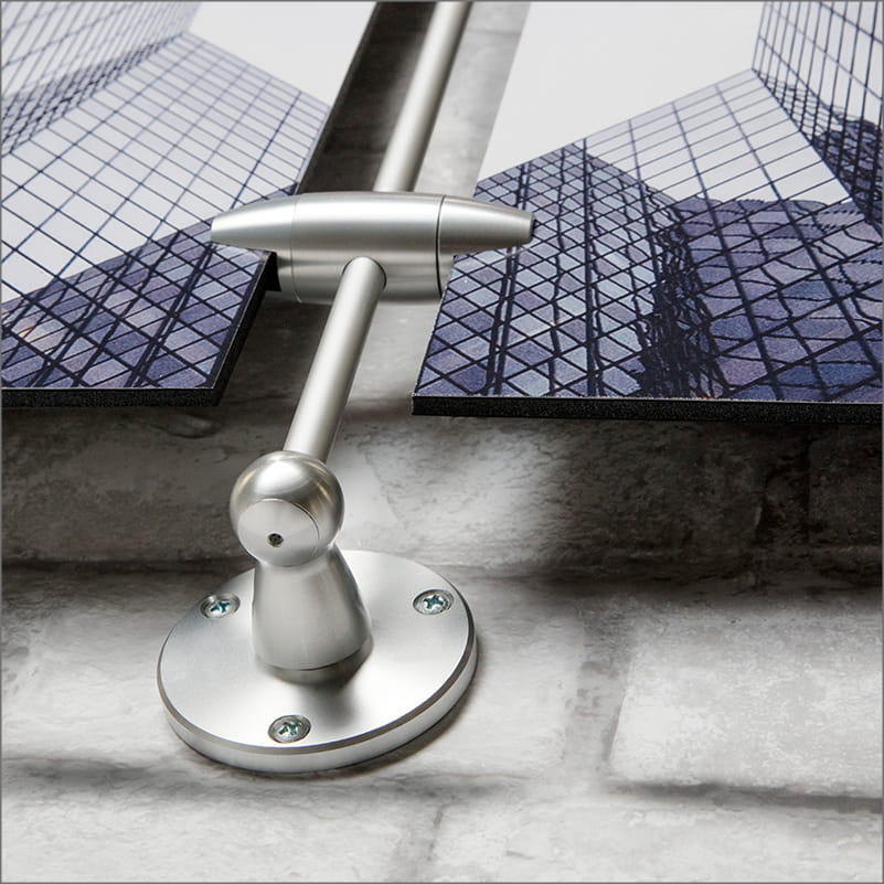Line drawing of a two-way panel gripper hardware mechanism attached to a vertical rod.