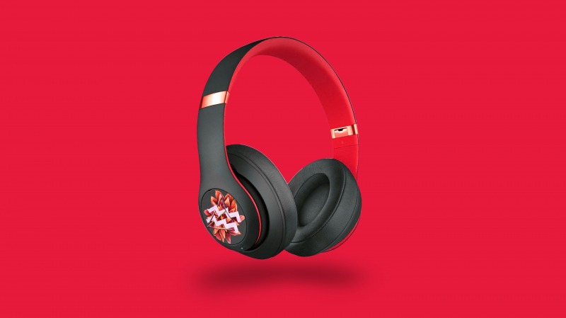 Uninet IColor AquaClear Hard Surface on headphones
