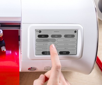 Siser Romeo vinyl cutter touch screen