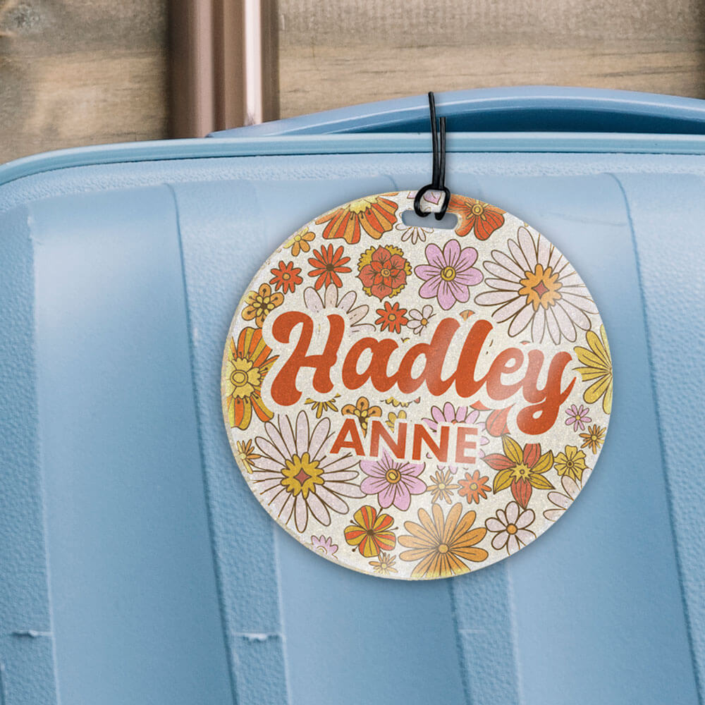 Personalized bag tag on luggage